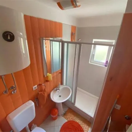 Jerine 4 Apartment *